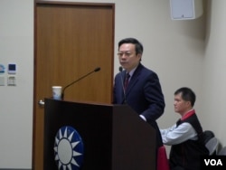 陆委会主委王郁琦应邀做“九合一选后两岸关系情势“专题报告（美国之音许波拍摄）