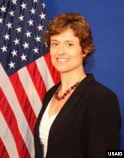 በዩናትድ ስቴትስ የልማት ተራድኦ ድርጅት (USAID)የዲሞክራሲ፣ የግጭት እና የሰብአዊ እርዳታ ጽ/ቤት ተጠባባቂ ረዳት አስተዳዳሪ ዲና ኤስፖሲቶ /ከUSAID ዌብሳይት የተገኘ ፎቶ