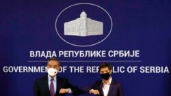 Kryeministrja serbe Ana Brnabic duke mirëpritur Ministrin e Jashtëm kinez Wang Yi (Beograd, Serbi, 27 tetor 2021)