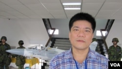 亚太防务杂志总编 郑继文(美国之音 张永泰拍摄）