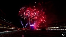 Праздничный салют в городе Денвер, штат Колорадо