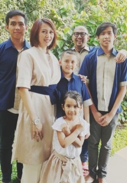 Novi Safitri dan keluarga (foto: courtesy).