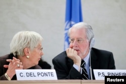 Independent investigators on war crimes in Syria Carla del Ponte and Paulo Pinheiro chat at the U.N. Human Rights Council in Geneva, March 17, 2015.