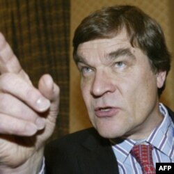 Kimmo Kilyunen, xalqaro komissiya raisi