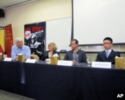 南加州大学讨论绝密舞台剧右起夏文韬、史坦博格、苏珊、柯文