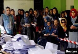 Election observers watch the counting of ballots during parliamentary elections at a polling station in Kabul, Afghanistan October 21, 2018. (REUTERS/Mohammad Ismail)