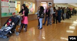 People wait in line to vote in Virginia, outside Washington D.C., Nov. 8, 2016. (Photo: D. Block / VOA)