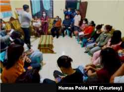 Polda NTT menitipkan 17 anak korban TPPO ke Kesusteran Katholik Maumere, Kabupaten Sikka, pertengahan Juni 2021. (Foto: Courtesy/Humas Polda NTT)
