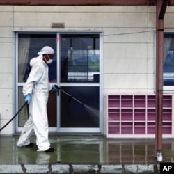 A worker decontaminates radiation from the exterior of Yasawa Kindergarten in Minami-Soma, about 12 miles (20 kilometers) away from the tsunami-crippled Fukushima Dai-ichi nuclear facility, in Fukushima prefecture, northeastern Japan (File Photo).
