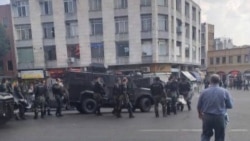 Mitinq saatından əvvəl çox sayda polis qüvvəsi şəhərdə yerləşdirilib