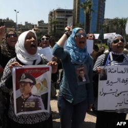 Qohirada Muborak tarafdorlari namoyishda