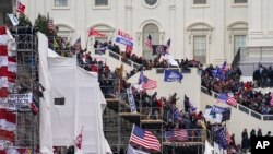 ডনাল্ড ট্রাম্পের সমর্থকরা ২০২১ সালের ৬ জানুয়ারি নির্বাচনের ফলাফল বানচাল করতে ক্যাপিটল ভবন হামলা করে, যেখানে কংগ্রেস সদস্যরা ট্রাম্পের বিরুদ্ধে জো বাইডেনের বিজয় প্রত্যয়ন করার জন্য সমবেত হয়। ফাইল ফটো।