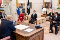 Menteri Koordinator Bidang Kemaritiman dan Investasi Luhut B. Pandjaitan, didampingi Penasihat Gedung Putih, Jared Kushner dan Ivanka Trump, bertemu Presiden AS Donald Trump di Gedung Putih, Selasa, 17 November 2020. (Foto: Gedung Putih)