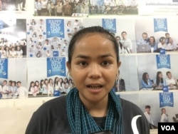 កញ្ញា ទួន សិរីរតនា និស្សិតឆ្នាំទី៣ នៃដេប៉ាតឺម៉ង់ប្រព័ន្ធផ្សព្វផ្សាយ និងសារគមនាគមន៍ (DMC) ប្រាប់ VOA ក្នុងខួប១៥ឆ្នាំ របស់ដេប៉ាតឺម៉ង់ប្រព័ន្ធផ្សព្វផ្សាយ និងសារគមនាគមន៍ (DMC) នៅថ្ងៃទី២០ ខែធ្នូ ឆ្នាំ២០១៦។