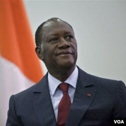 Aliansi ECOWAS dan Uni Afrika tetap mendukung Alassane Ouattara untuk menduduki jabatan presiden Pantai Gading.