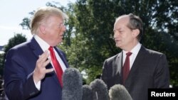 Predsednik Donald Tramp i sekretar za rad Aleksandar Akosta