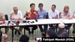 Jumpa pers kuasa hukum Abu Bakar Ba'syir di kawasan Fatmawati, Jakarta Selatan, Sabtu, 19 Januari 2018.(Foto: Fathiyah Wardah/VOA)