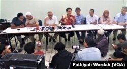 Jumpa pers kuasa hukum Abu Bakar Ba'syir di kawasan Fatmawati, Jakarta Selatan, Sabtu, 19 Januari 2018.(Foto: Fathiyah Wardah/VOA)