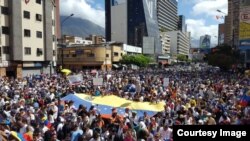 12일 베네수엘라 수도 카라카스에서 니콜라스 마두로 정부에 반대하는 대규모 집회가 열렸다.