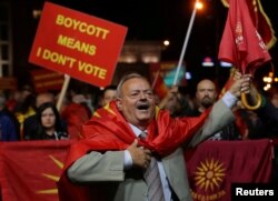 지난 30일 마케도니아 스코페에서 국가 명칭을 반대하는 시민들이 시위하고 있다.