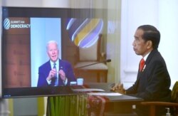 Presiden Jokowi saat menghadiri pertemuan virtual "US Democracy Summit" dari Istana Bogor, 9 Desember 2021.(Setpres RI)