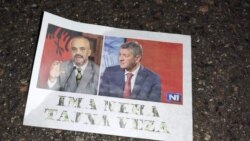 Leci koji su tokom emitovanja intervjua novinara N1 Jugoslava Ćosića sa liderom Samoopredeljenja Aljbinom Kurtijem bacani u dvorište sedišta te televizijske kuće, u Beogradu, 6. novembra 2019. (Foto: N1)