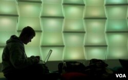 Peretas "Anonymous" mengaku bertanggungjawab atas serangan terhadap situs-situs pemerintah AS (foto: ilustrasi).