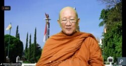 Vice Director of Education of World Bhuddist Sangha Council, Bhikku Jayamedho Thera, menyoroti pemerataan pendidikan untuk mewujudkan keadilan. (Foto: VOA/Petrus Riski)