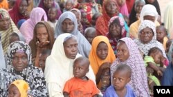 Women wait for free baby food donations from the U.N.'s World Food Program in Maiduguri, Nigeria, October 2016. (C. Oduah/VOA)