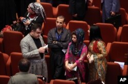 Kurd siyosatchilari Iroq Bosh vaziri Nuri al-Mailikiy hukumatini tark etib, vazirni tajang, jazavali deya tanqid qilgan.