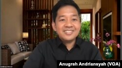 Manajer program Saiful Mujani Research and Consulting (SMRC), Saidiman Ahmad, saat merilis hasil survei terkait pembubaran organisasi Front Pembela Islam (FPI) dan Hizbut Tahrir Indonesia (HTI), Selasa 6 April 2021. (Anugrah Andriansyah)