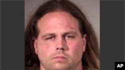 Jeremy Joseph Christian (35 tahun), tersangka pelaku pembunuhan dan pencaci-maki dua perempuan Muslim di atas kereta di Portland, Jumat 26/5. (foto: dok).