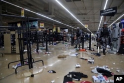 Police secure a store after it was ransacked by a crowd in the port city of Veracruz, Mexico, Jan. 4, 2017.