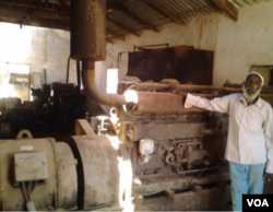 Mohamud Yasin Yusuf in the factory where he began working in 1950, which he'd like Somali officials to acquire, Qandala, Somalia, 2015. (Fadumo Yasin/VOA)