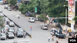 ទិដ្ឋភាព​នៃ​ការបំពាក់​កាមេរ៉ា​សុវត្ថិភាពនាភ្លើងស្តុបពេទ្យចិន​ក្នុងរាជធានីភ្នំពេញ។