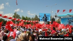 Turkish President Recep Tayyip Erdogan speaks to his supporters in Diyarbakir, May 28, 2016.