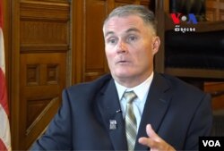 Rodney M. Elliott, a member of city councilors and a former Lowell mayor, talks to VOA Khmer about At-Large election system.