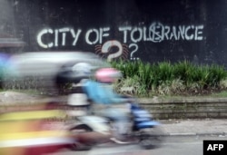 Sebuah grafiti yang menyerukan toleransi di Yogyakarta. (Foto: AFP)