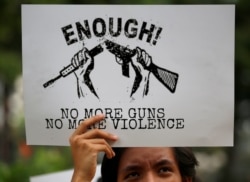 Seorang mahasiswa saat melakukan aksi unjuk rasa pelanggaran HAM, korupsi dan tindakan sosial dan lingkungan, Jakarta, 28 Oktober 2019. (Foto: REUTERS/Willy Kurniawan)