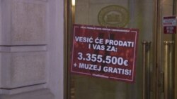 Nalepnice sa simboličnim cenama za koje će institucije "biti prodate", tokom protesta "1 od 5 miliona" u Beogradu, 11. januara 2020. (Foto: Ognjen Zorić, Radio Slobodna Evropa).