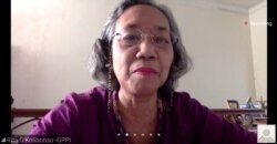 Koordinator GPPI Rita Serena Kolibonso mendesak segera disahkannya RUU yang melindungi hak-hak perempuan sesuai CEDAW. (Foto: VOA/Petrus Riski)