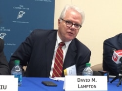 蓝普顿教授(美国之音莉雅拍摄)