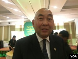 សម្តេច នរោត្តម សិរិវុឌ្ឍ សមាជិក​ក្រុម​ប្រឹក្សា​ធម្មនុញ្ញ មាន​ព្រះ​បន្ទូល​ប្រាប់ VOA ក្នុង​ពិធីផ្សព្វ​ផ្សាយ​សៀវភៅស្តីពីរដ្ឋធម្មនុញ្ញ នៅ​រាជធានី​ភ្នំពេញ កាលពី​ថ្ងៃទី២២ ខែធ្នូ ឆ្នាំ​២០១៦។ (កាន់ វិច្ឆិកា/VOA)