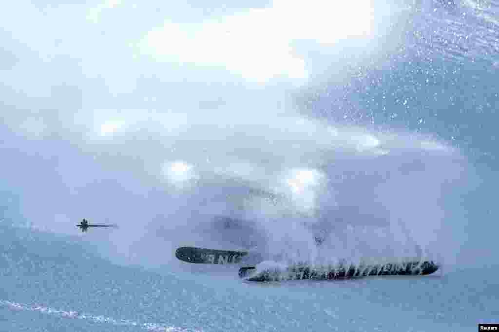 لحظۀ افتادن سلمان الکندری کویتی، ورزشکار رشتۀ اسکی در مسابقات نهایی اسکی آزاد مردان در چین&nbsp;