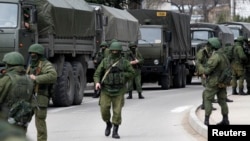 Naoružani vojnici u gradu Balaklava na Krimu