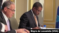 FILE - President of Eximbank and Armando Manuel (r), Angola's Finance Minister in Washington D.C., August 4, 2014.