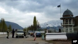 Ikki davlat rasmiylari vaziyatni telefonda muhokama qilib, mojaroni tinch yo’l bilan hal qilish, hukumatlararo uchrashuv o’tkazishga kelishib olgan.