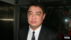 Uyg'ur millatiga mansub xitoylik dissident Vu Er Kayshi (uyg'urcha ismi O'rkesh Davlat)