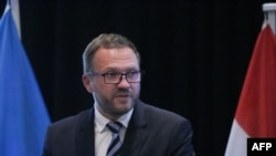 Estoniyanın xarici işlər naziri Marqus Tsahkna Nyu Yorkda “Freedom Online” koalisiyasının “Bəşəriyyət üçün süni intellekt: Hüquqlara əsaslanan idarəetməyə doğru qlobal kursun planlaşdırılması” mövzusunda nazirlər səviyyəsində keçirilən tədbirdə çıxış edir, 23 sentyabr 2024.