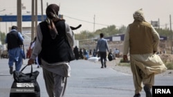 مقام‌های ایرانی می‌گویند که برگهٔ سرشماری میلیون‌ها مهاجر افغان را باطل کرده اند